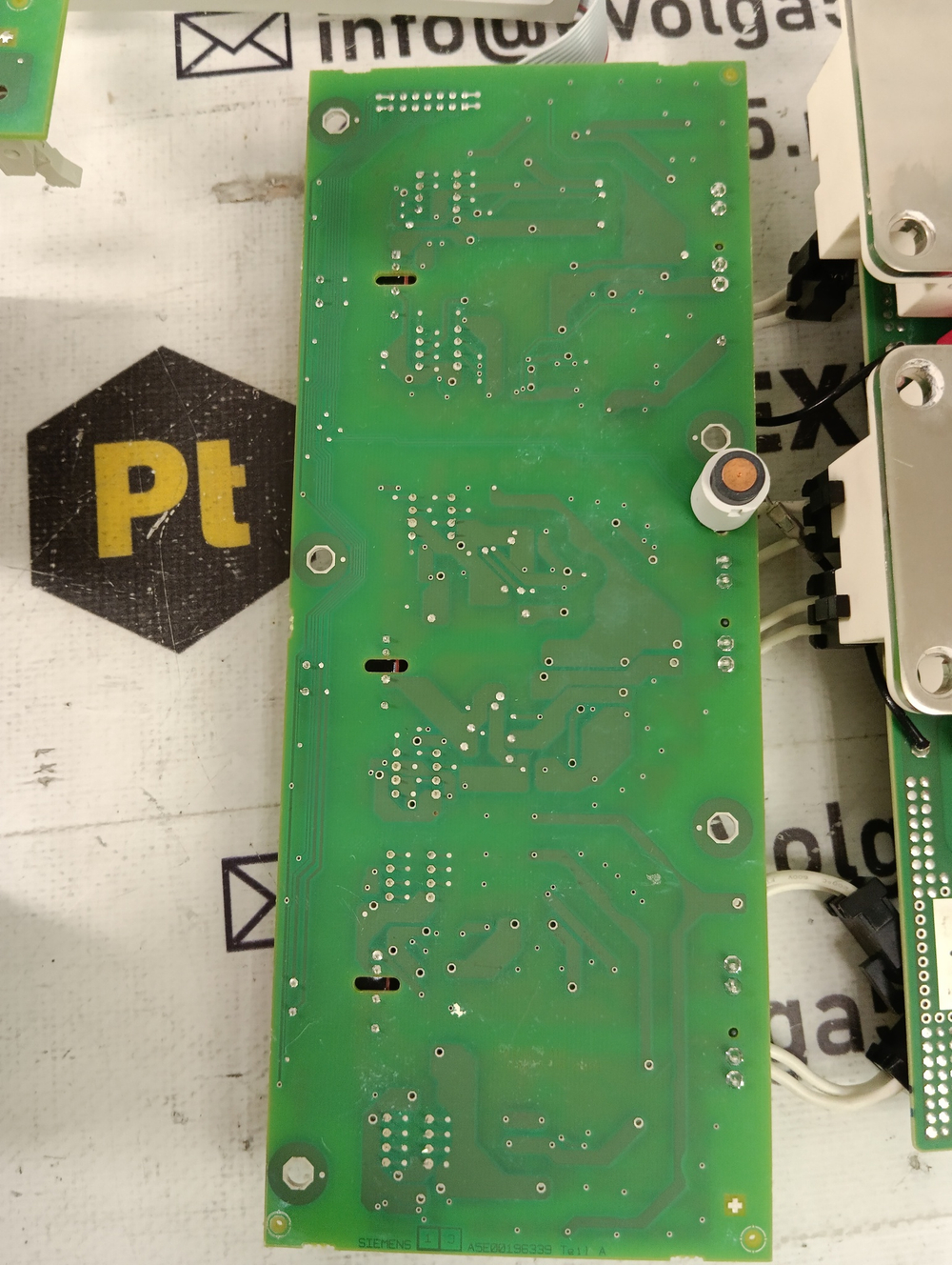 Siemens A5E01081332-001 (6SN1145-1BB00-0EA1) с хранения