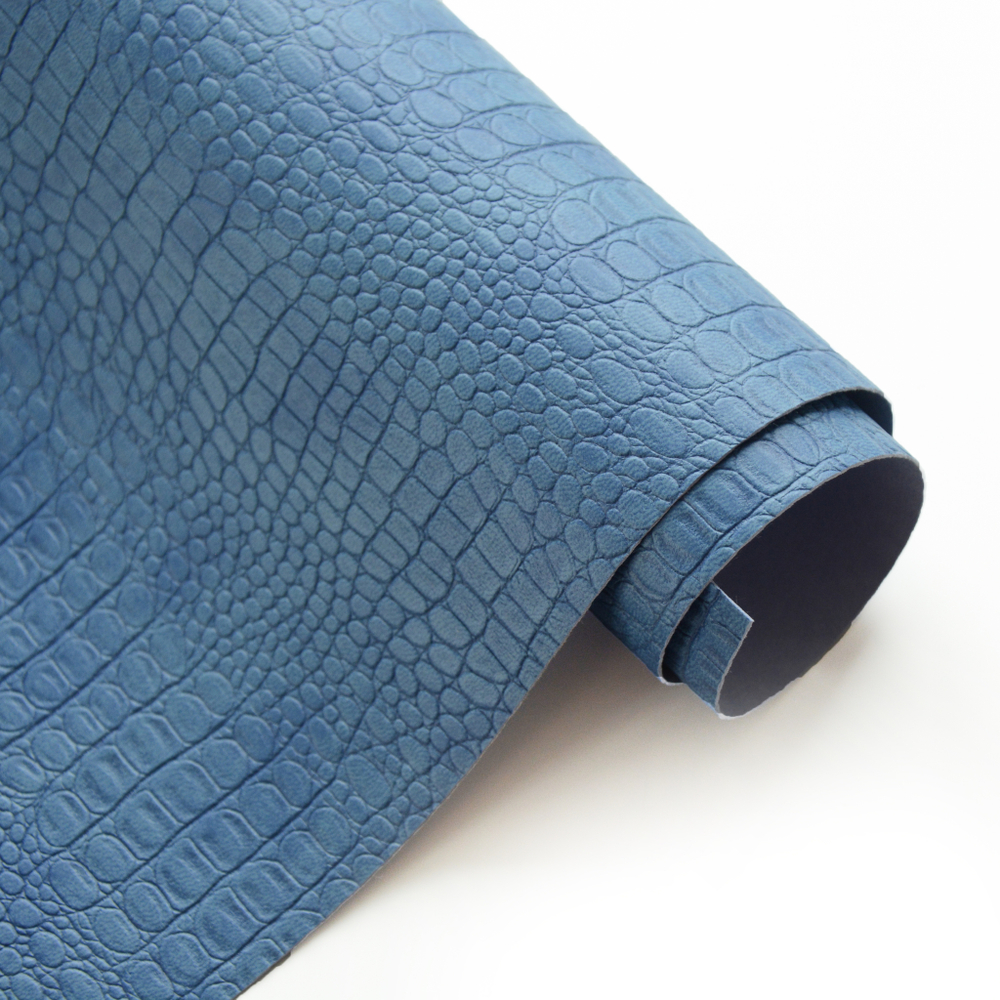 Кожзам переплетный с тиснением "Крокодил", светло-синий джинс