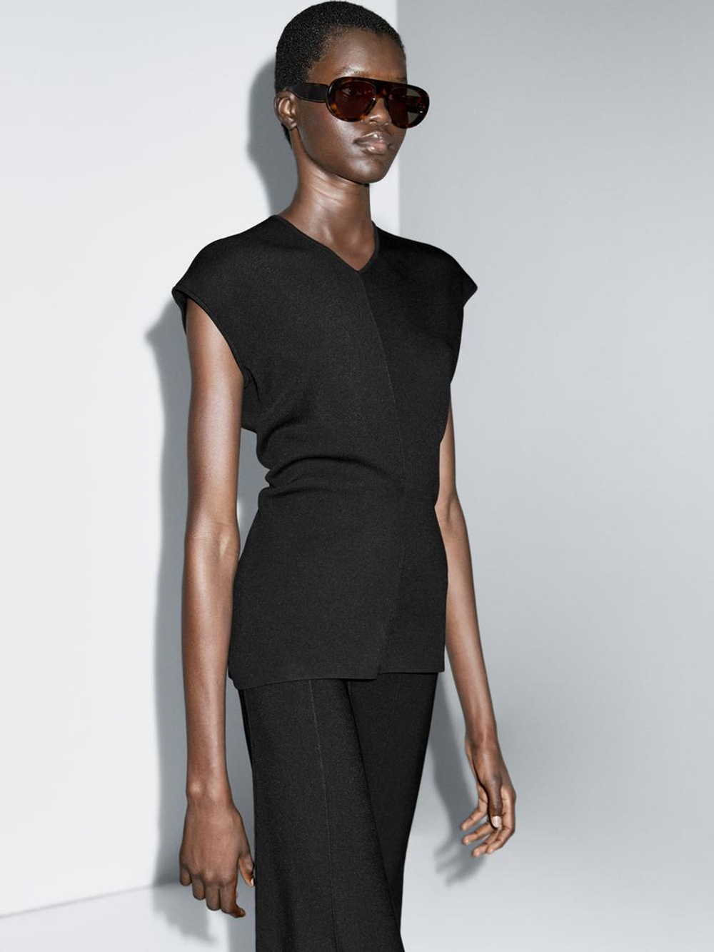 Massimo Dutti Трикотажный топ с V-образным вырезом, черный