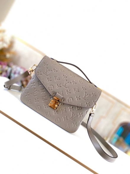 Louis Vuitton Pochette Metis