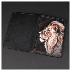 Кожаная обложка на паспорт «Лев»
