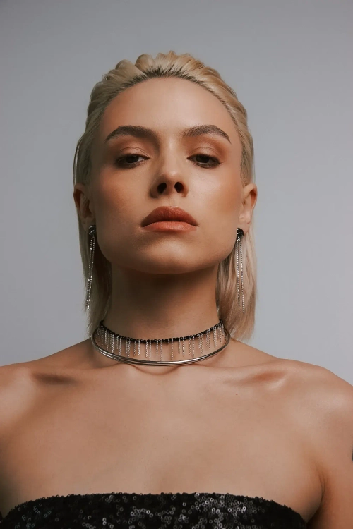 Колье-чокер со шпинелью и цепями в серебре