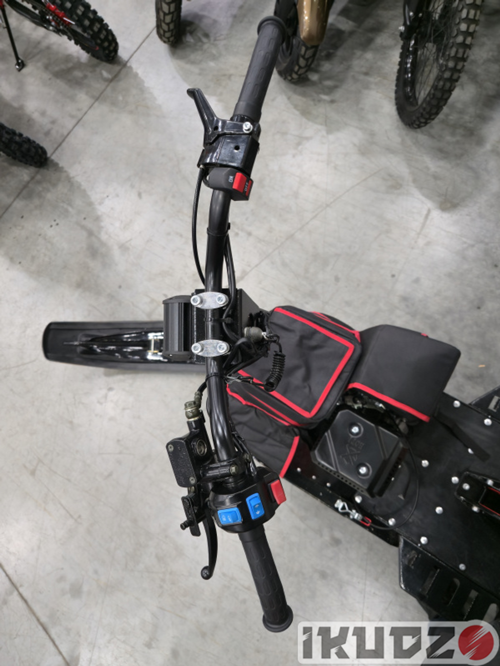 Мотоснегокат (сноуборд) IKUDZO SNOWBIKE 20л.с.