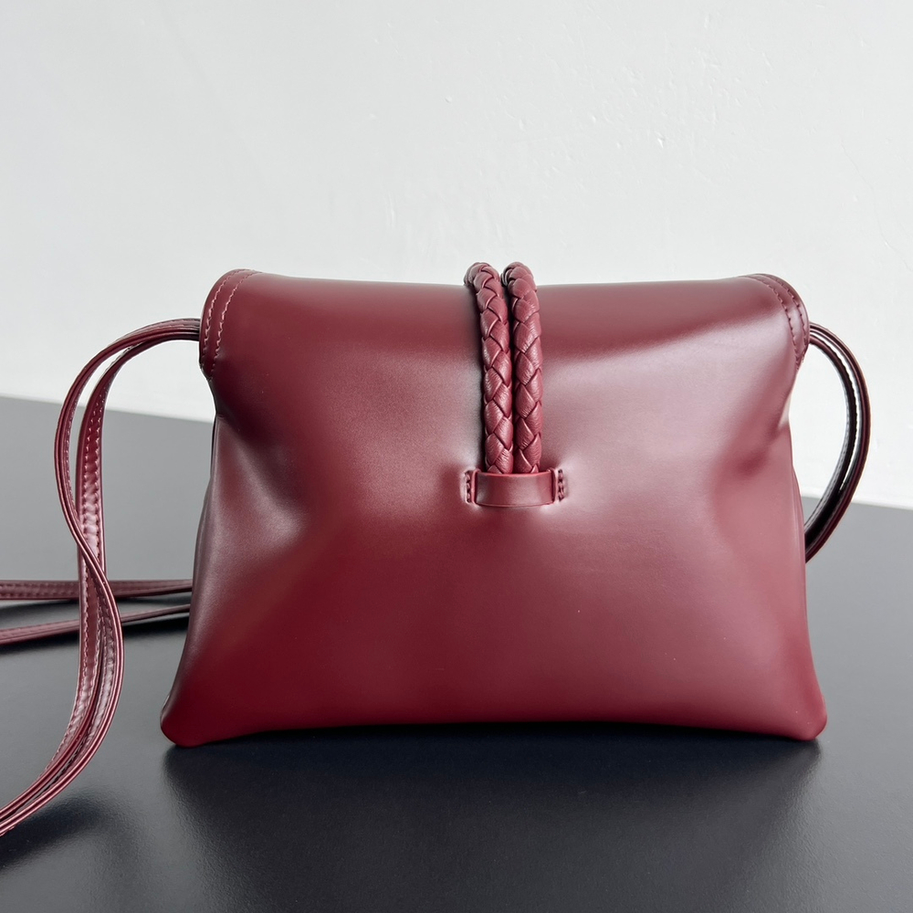 Bottega Veneta Baby Liberta 24 cm