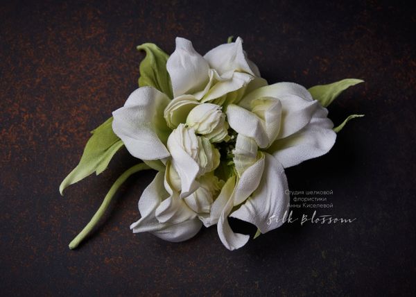 Коллекция брошей Silk Blossom пополнилась еще двумя розами из шелка