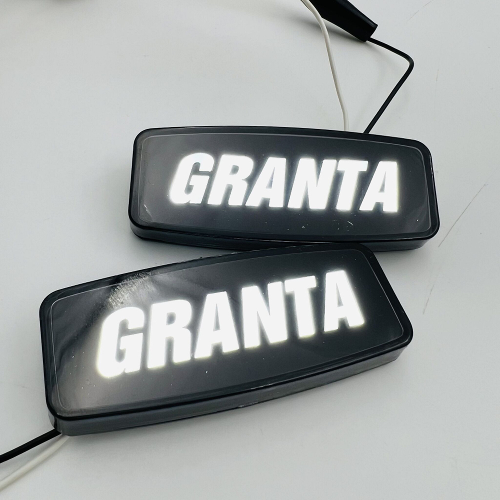 Повторитель поворота на крыло диодный с надписью GRANTA белый для Лада Гранта 2 шт