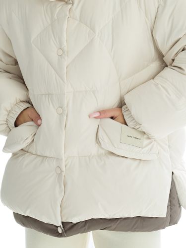 Женский бело-коричневый многослойный пуховик