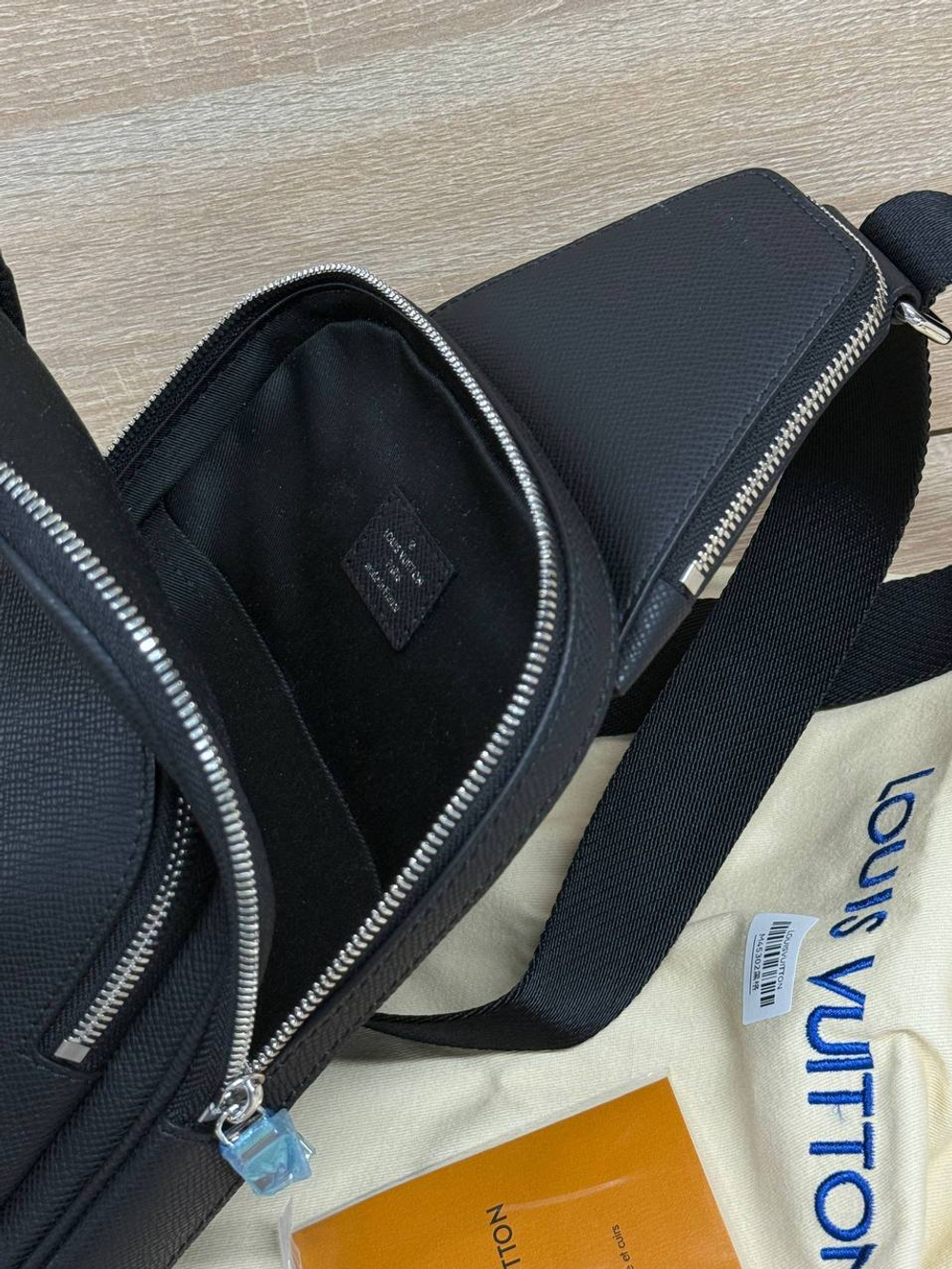 Слинг Louis Vuitton