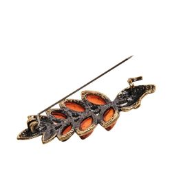 AM-2557 Брошь «Веточка в руке» (латунь, янтарь)