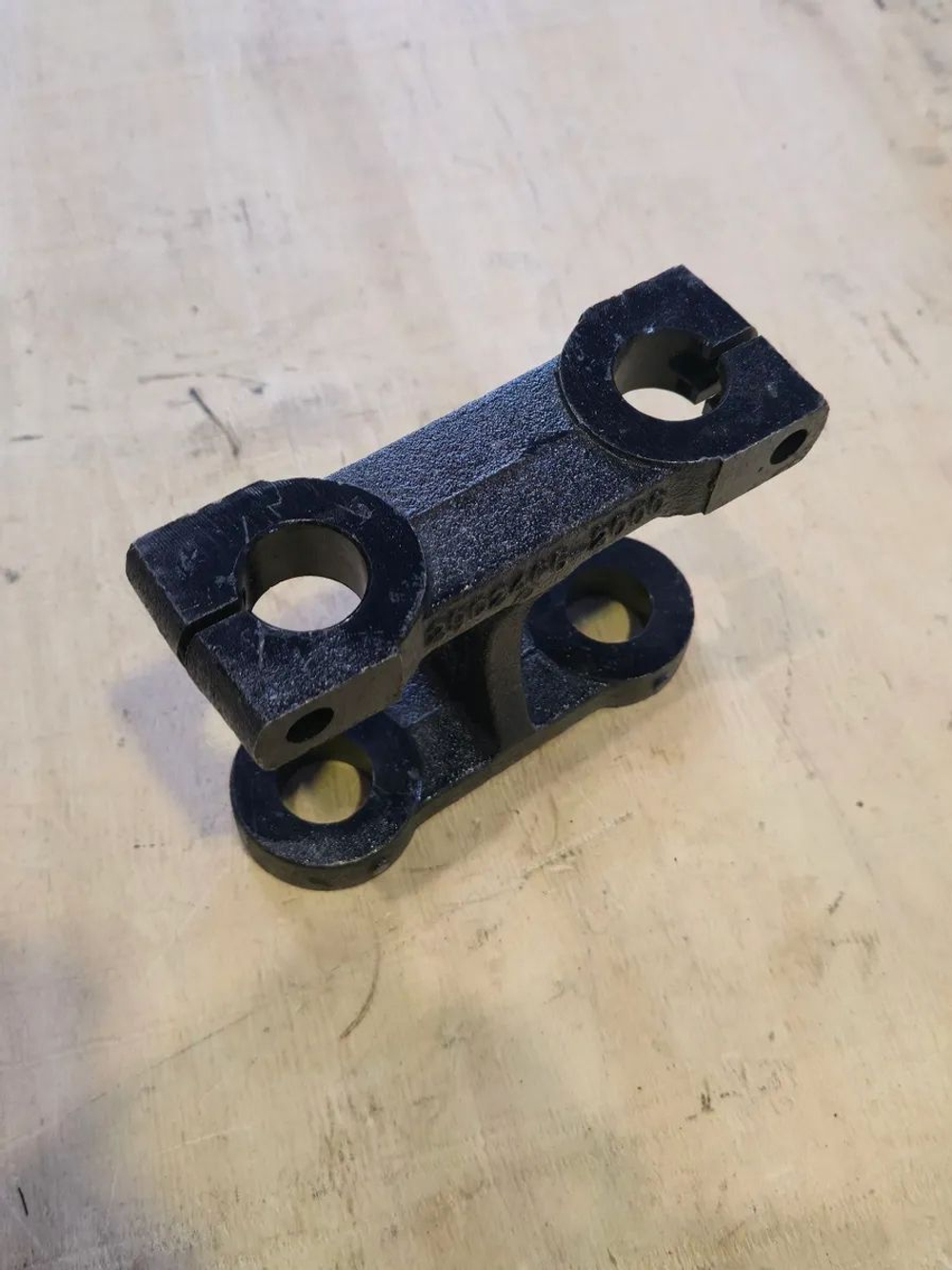 Серьга рессоры передней FAW J7 (Shaft-Gear)