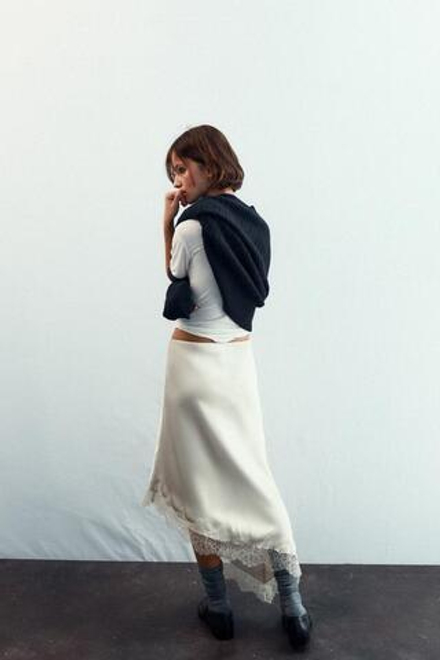 ZARA АТЛАСНАЯ ЮБКА С КРУЖЕВОМ, СЕРЫЙ/БЕЖЕВЫЙ