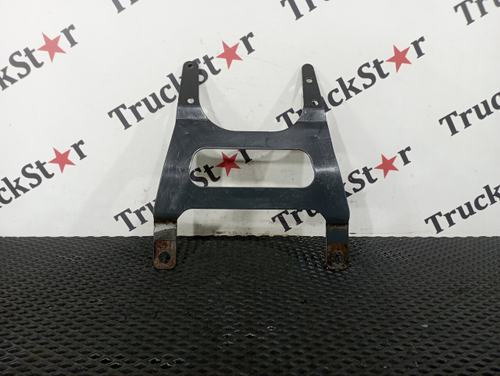 Кронштейн брызговика правый 2020г.