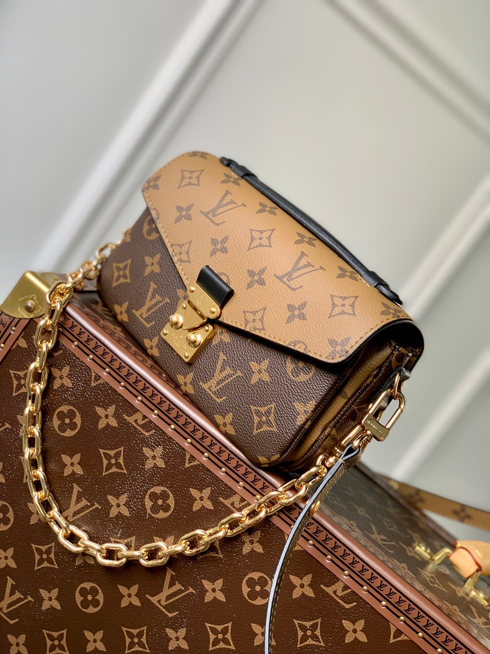 Louis Vuitton Pochette Metis East West