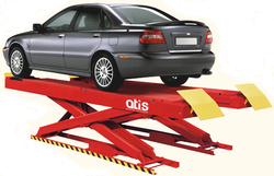 X550A Ножничный подъемник под сход развал, 5.5 т.