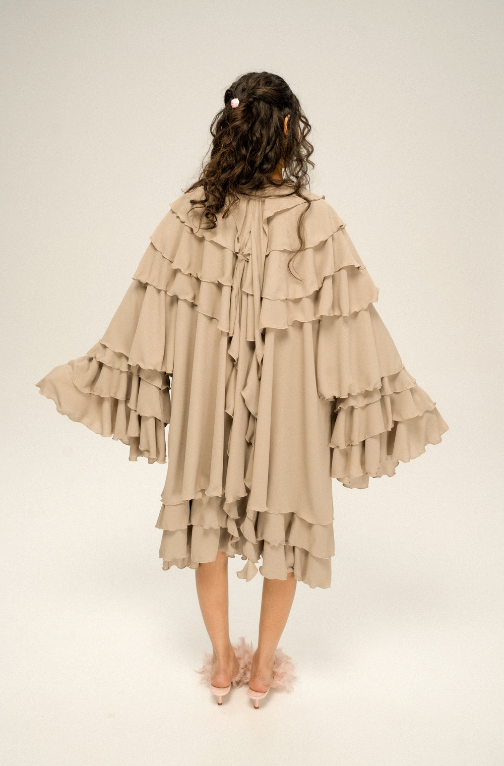 Платье с густыми рюшами