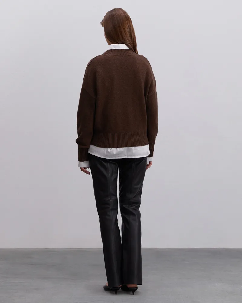 Коричневый укороченный свитер из шерсти