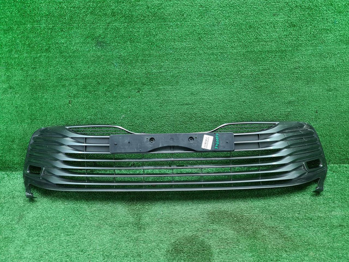 Решетка переднего бампера Toyota Camry xv70 17-21
