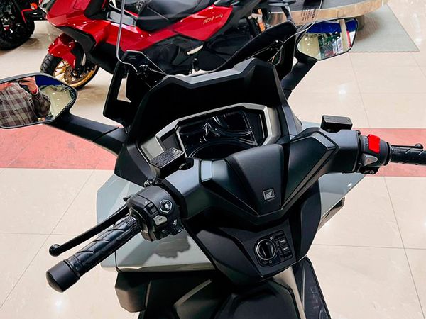 Спортивный GT-скутер Honda нового поколения