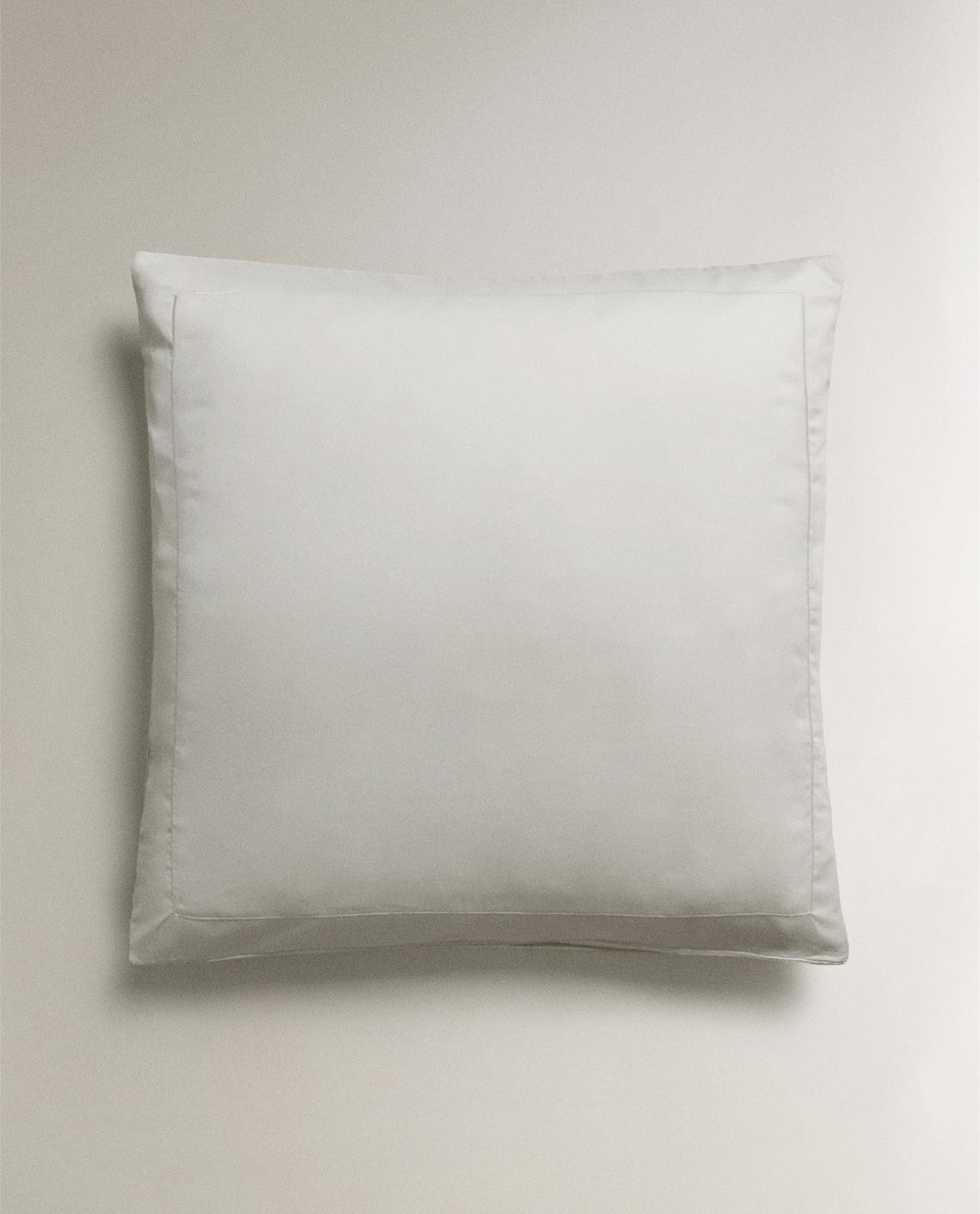 Zara Home - Атласная наволочка с подолом (300 нитей) 80x80 см