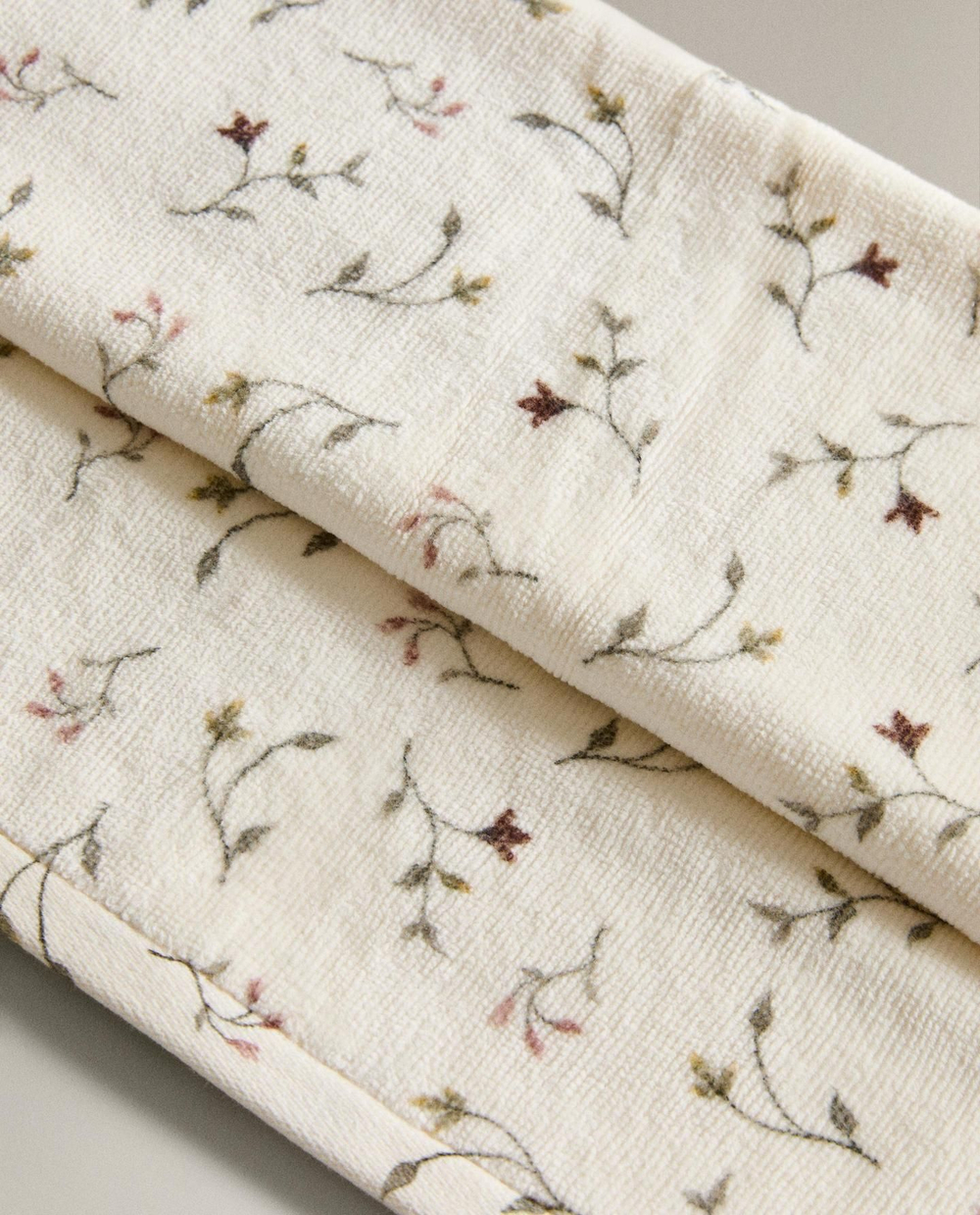 Zara Home - Банное полотенце с цветами, разноцветный, 50х90 см