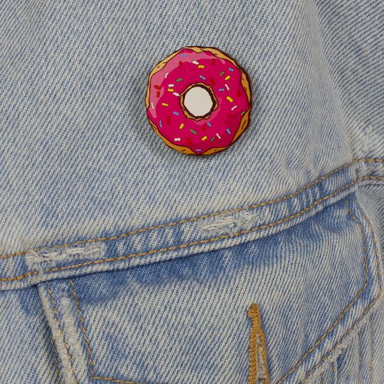 Деревянный значок. Пончик