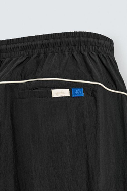 ZARA БРЮКИ-ДЖОГГЕРЫ ИЗ ВЫСОКОТЕХНОЛОГИЧНОЙ ТКАНИ С КОНТРАСТНЫМИ ДЕТАЛЯМИ, ЧЕРНЫЙ