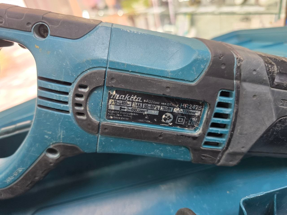 Перфоратор Makita HR2475