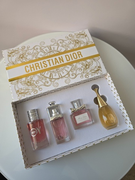 Набор парфюмерии CHRISTIAN DIOR 4x30 (Коробка парфюма без слюды, парфюм новый, распаковка для фото)