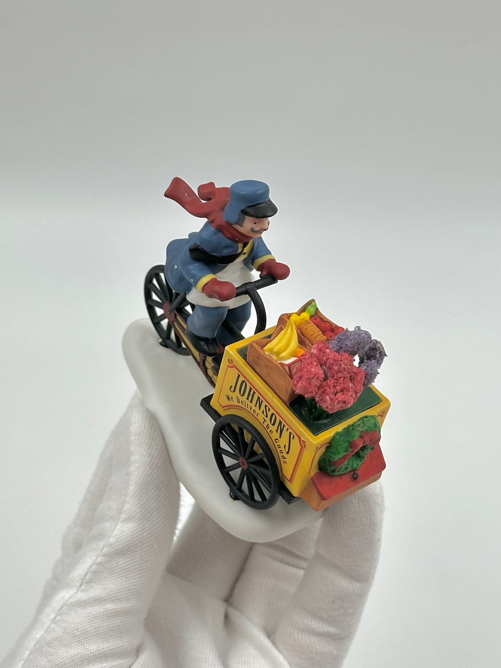 Фигурка Доставщик на велосипеде Department 56