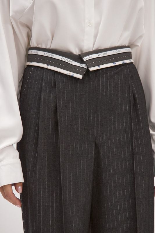 Брюки прямые в полоску с декоративной отделкой по поясу, серый