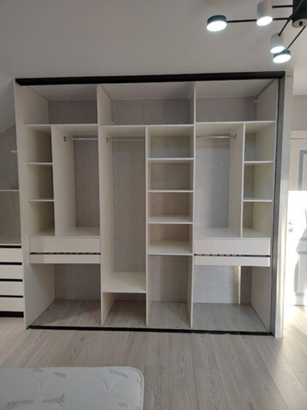 Шкаф Купе с узким профилем. цена указана за погонный метр
