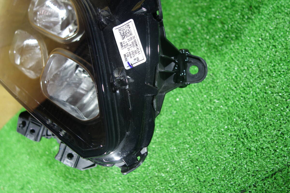 фара правая Suzuki  Fronx WDB3S 2024