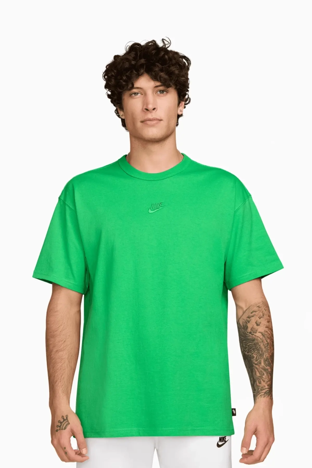 Футболка Nike Sportswear Premium Essentials - зеленый