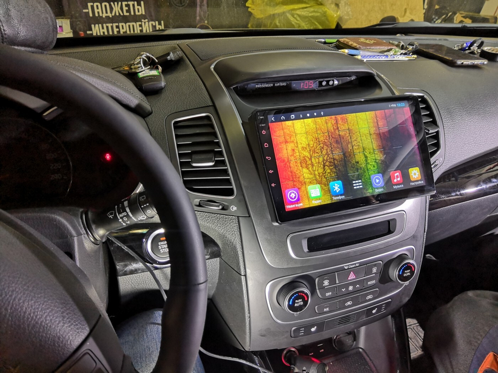 Магнитола для KIA Sorento 2 XM 2012-2020 c экраном климата снизу (рамка-накладка) - Parafar PF224LUX1XHD на Android 13, 8-ядер, 4Гб+64Гб, CarPlay, 4G SIM-слот