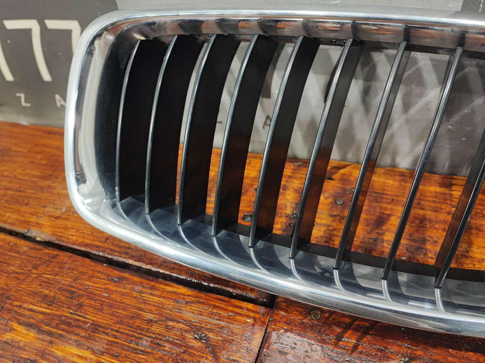 Решетка радиатора левая BMW 3-Series (F30) 11-16 Б/У Оригинал 51137405835