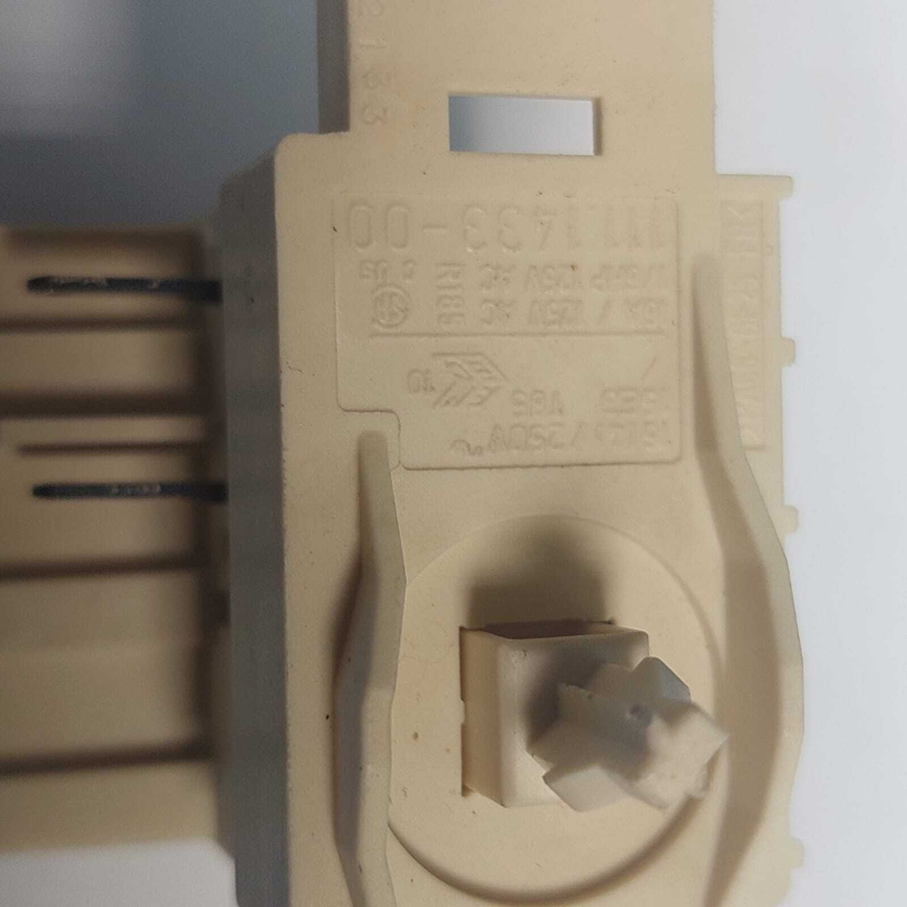 33 Сетевая кнопка для посудомоечной машины Electrolux 1111433007 б/у