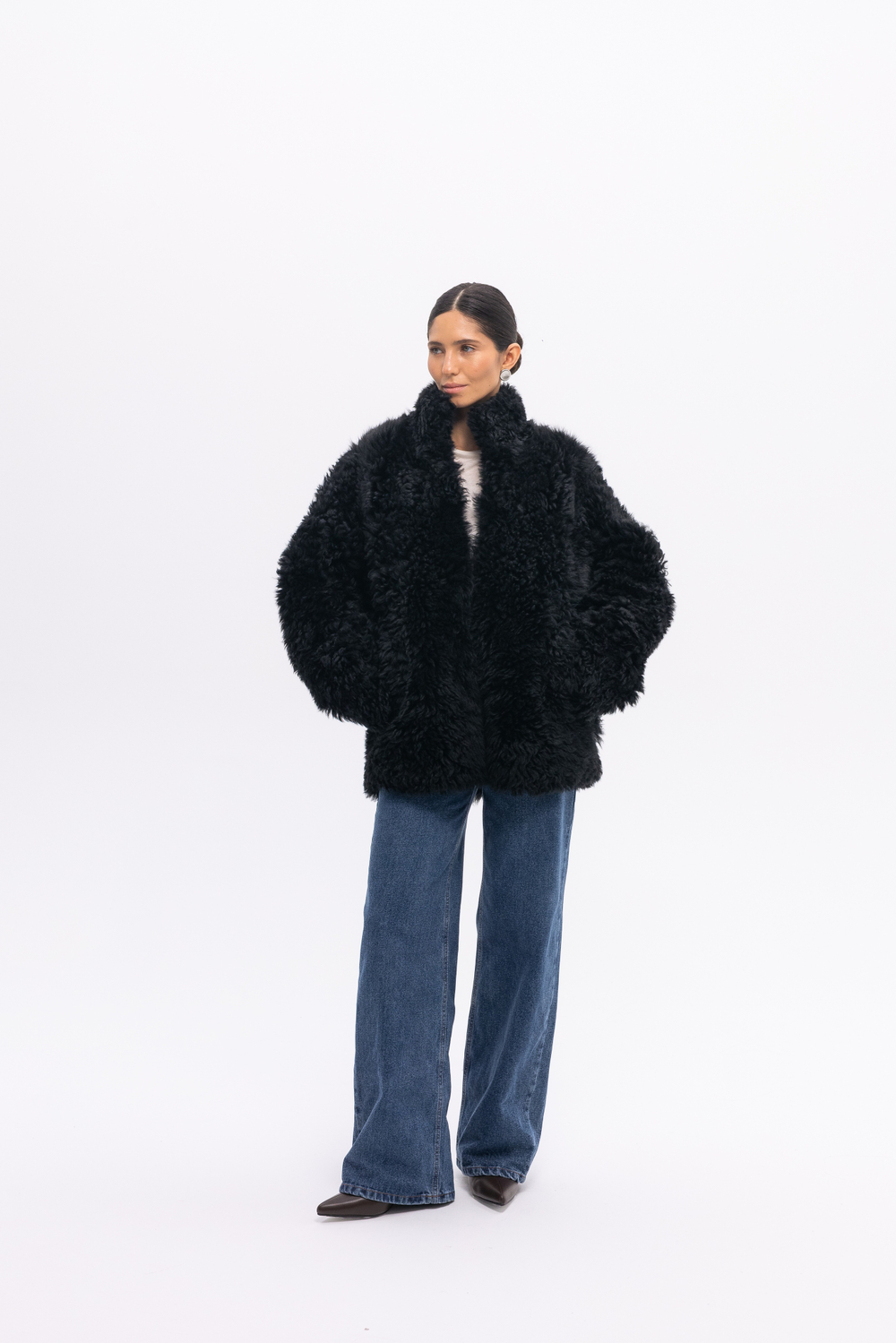 Чёрная шуба с воротником