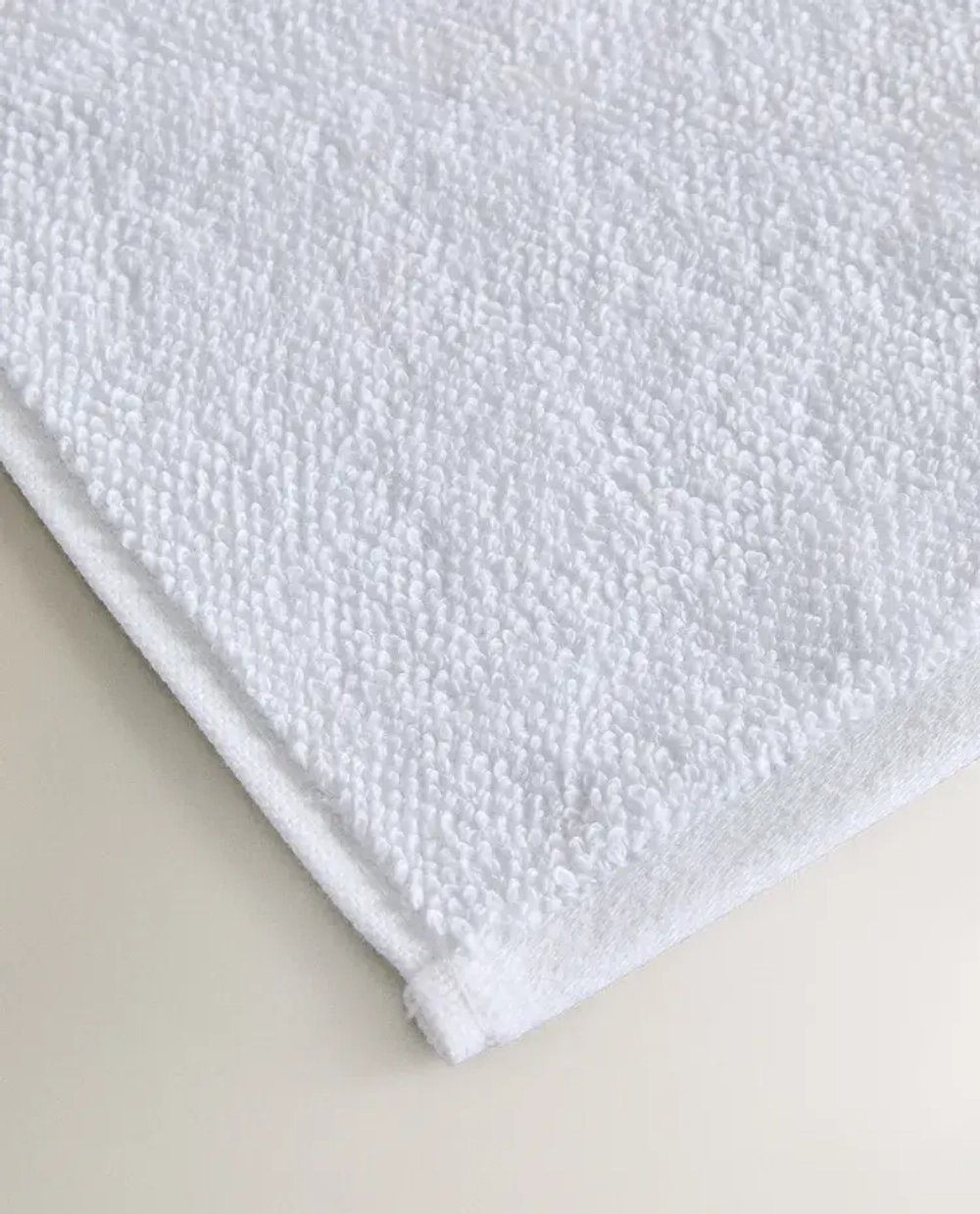 ZARA HOME ПОЛОТЕНЦЕ С ВЫШИВКОЙ, БЕЛЫЙ