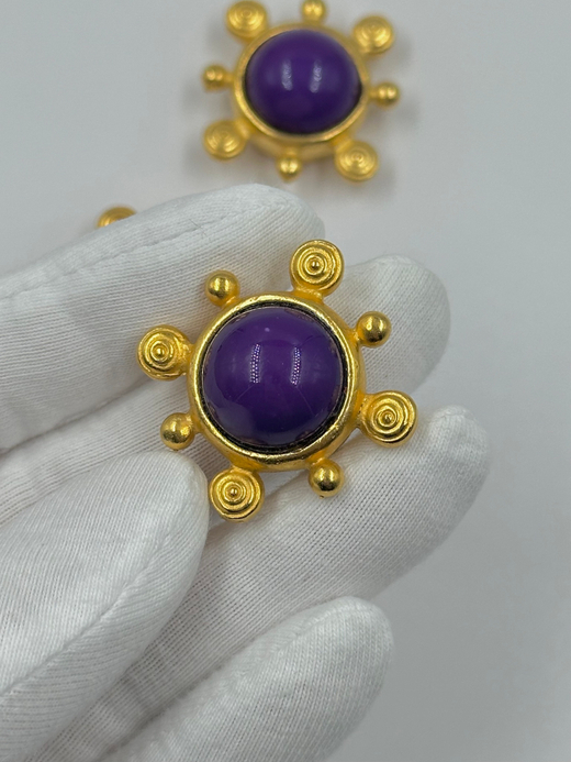 Накладка на пуговицу с фиолетовой вставкой