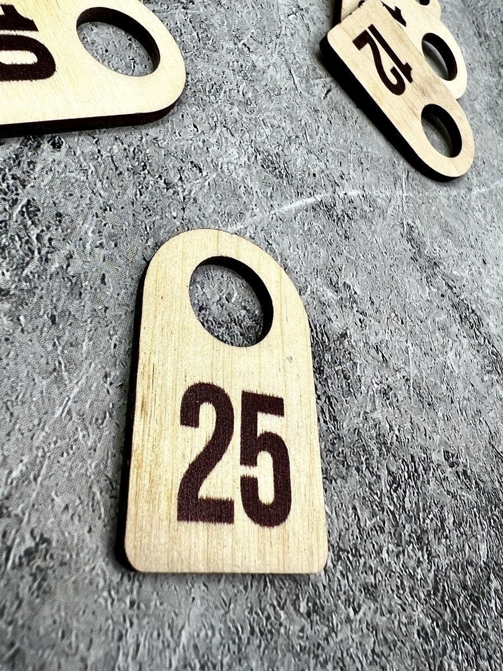 Номерки гардеробные дерево 4х6 см