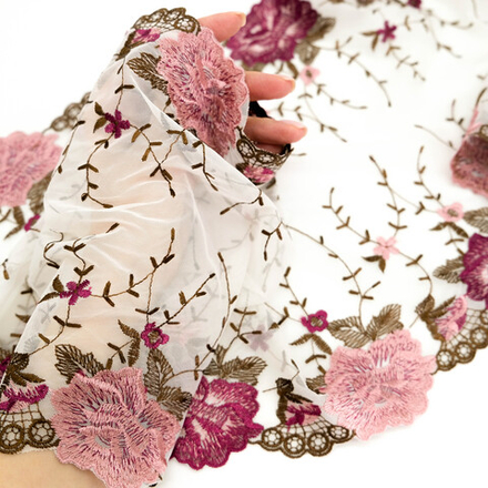 Вышивка на сетке КРУПНЫЕ ЦВЕТЫ НА ЭКРЮ, 25см