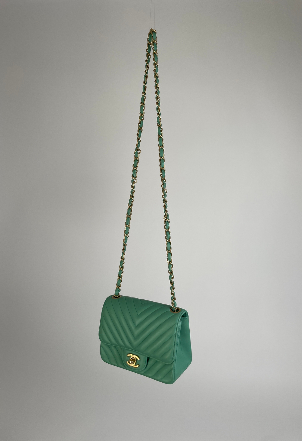 Сумка Chanel Chevron Mini Classic Flap Bag