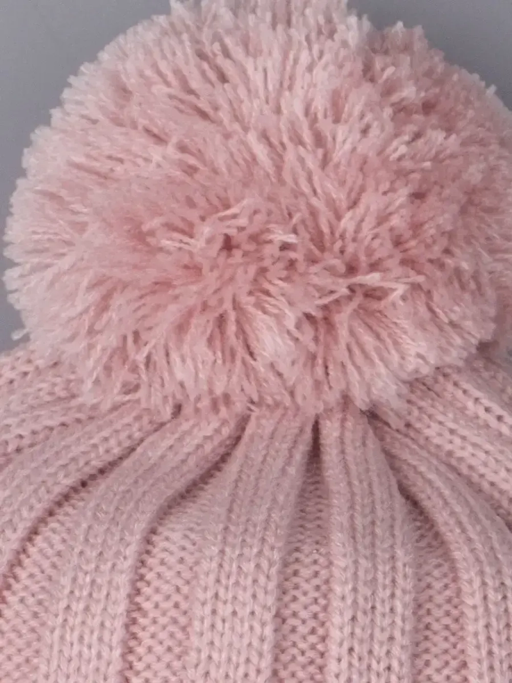 Шапка детская вязаная осенняя с помпоном