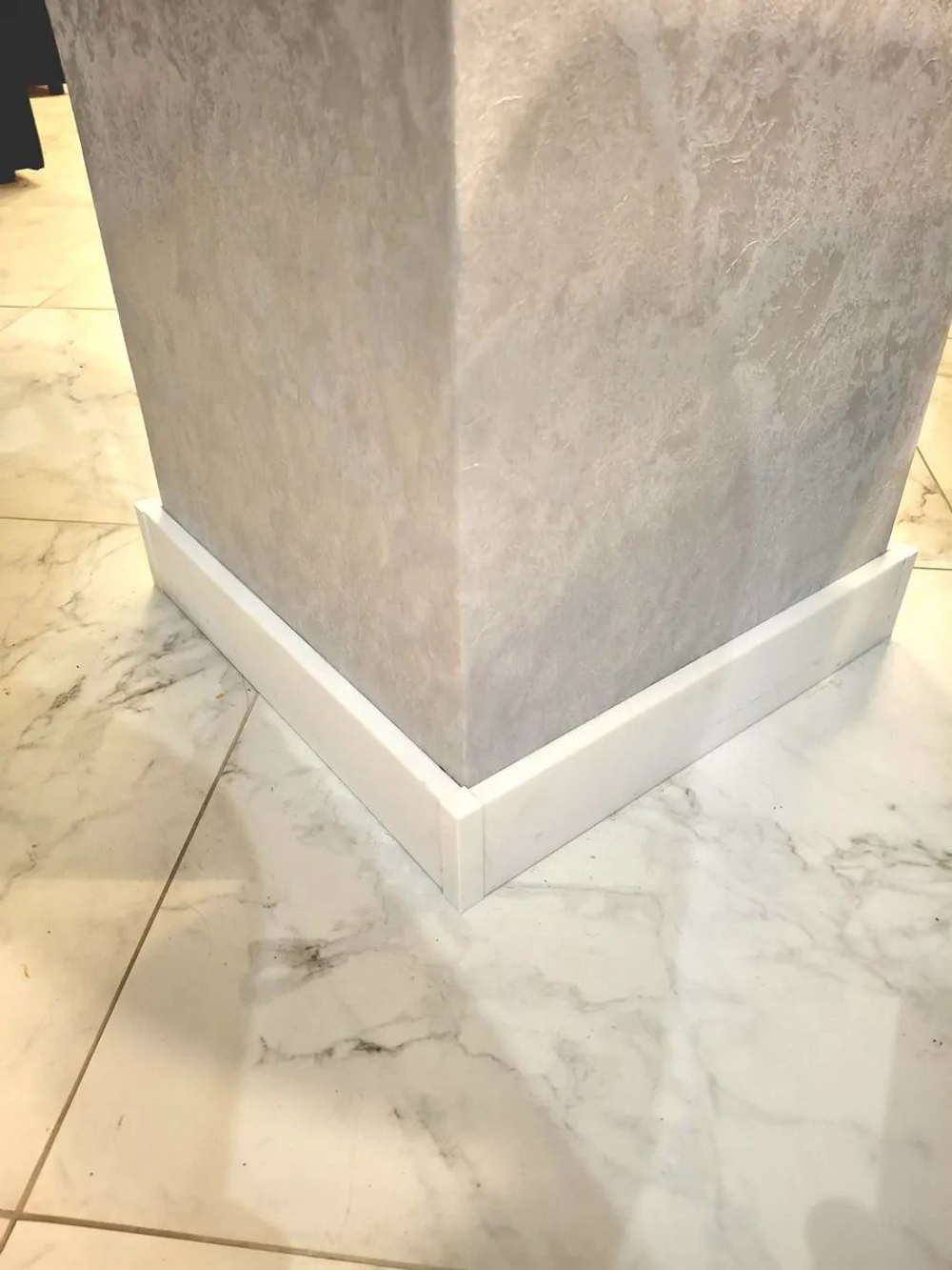 Соединитель для плинтуса, столбик пластиковый 90*18*18мм - (6 шт.)