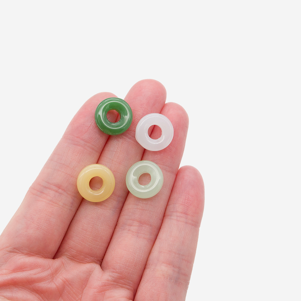 Бублик из нежно-зеленого нефрита (имитация), 16мм