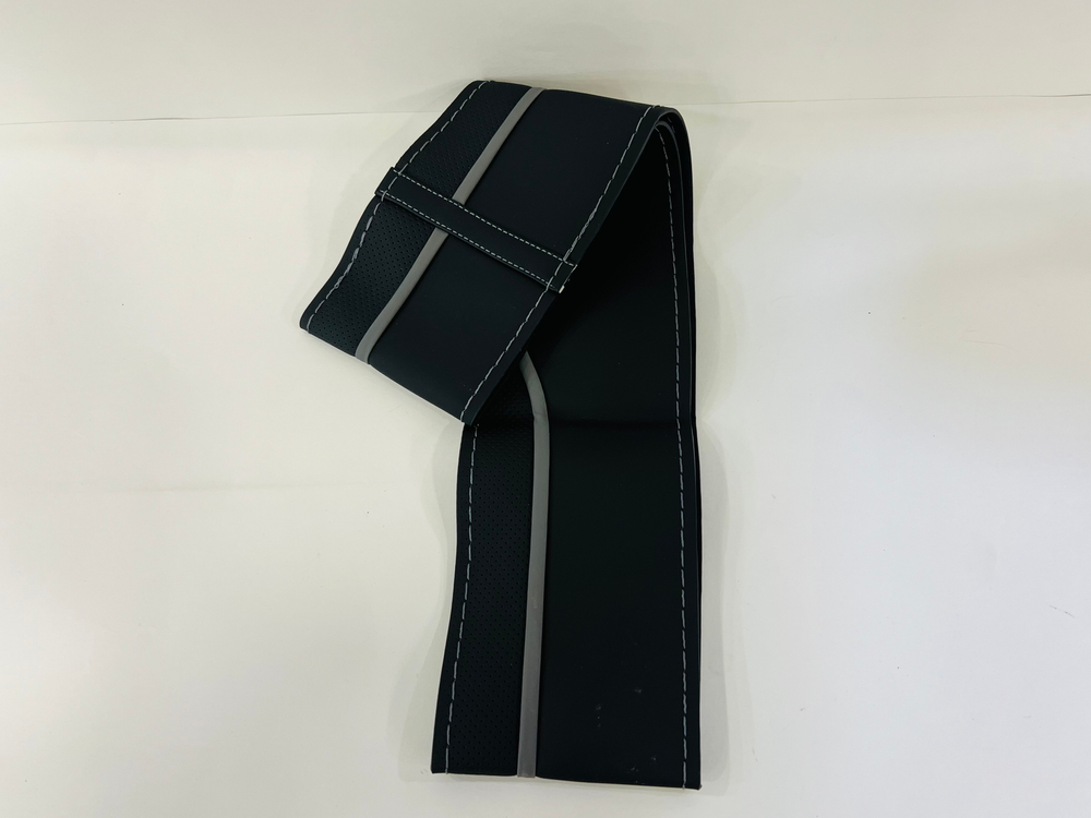 Оплетка на руль со шнуровкой, искусственная кожа, размер "М" 37-39 см., Рулевой Комфорт, № 3066, серый (1 шт.)