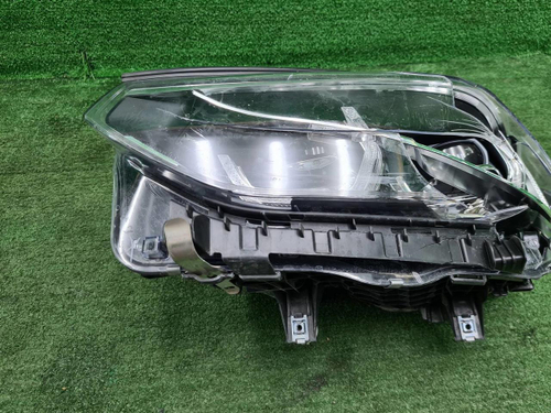 Битая Фара левая BMW X3 G01 (17-21) Adaptive LED