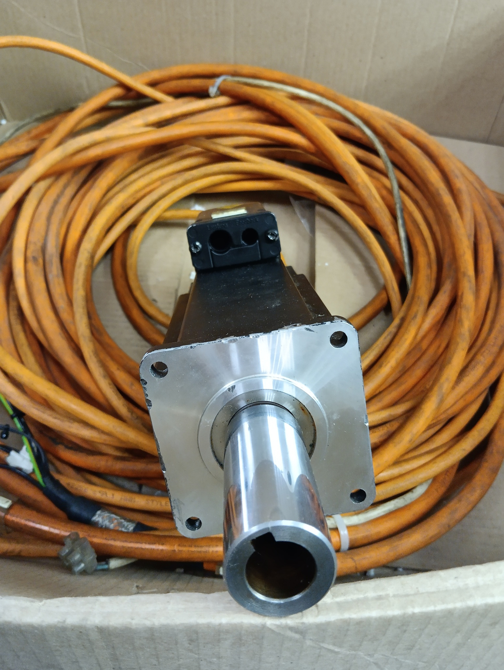 Rexroth MKD041B-144-GP1-KN б/у