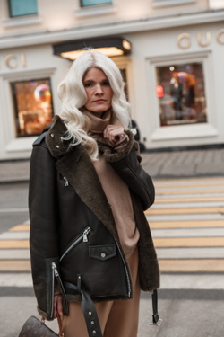 Дубленка оливковая с капюшоном