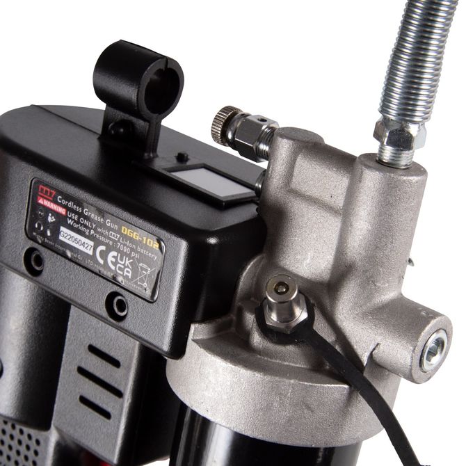 MIGHTY SEVEN (DGG-102A1) Шприц плунжерный 400 мл, аккумуляторный, 3 предмета, кейс